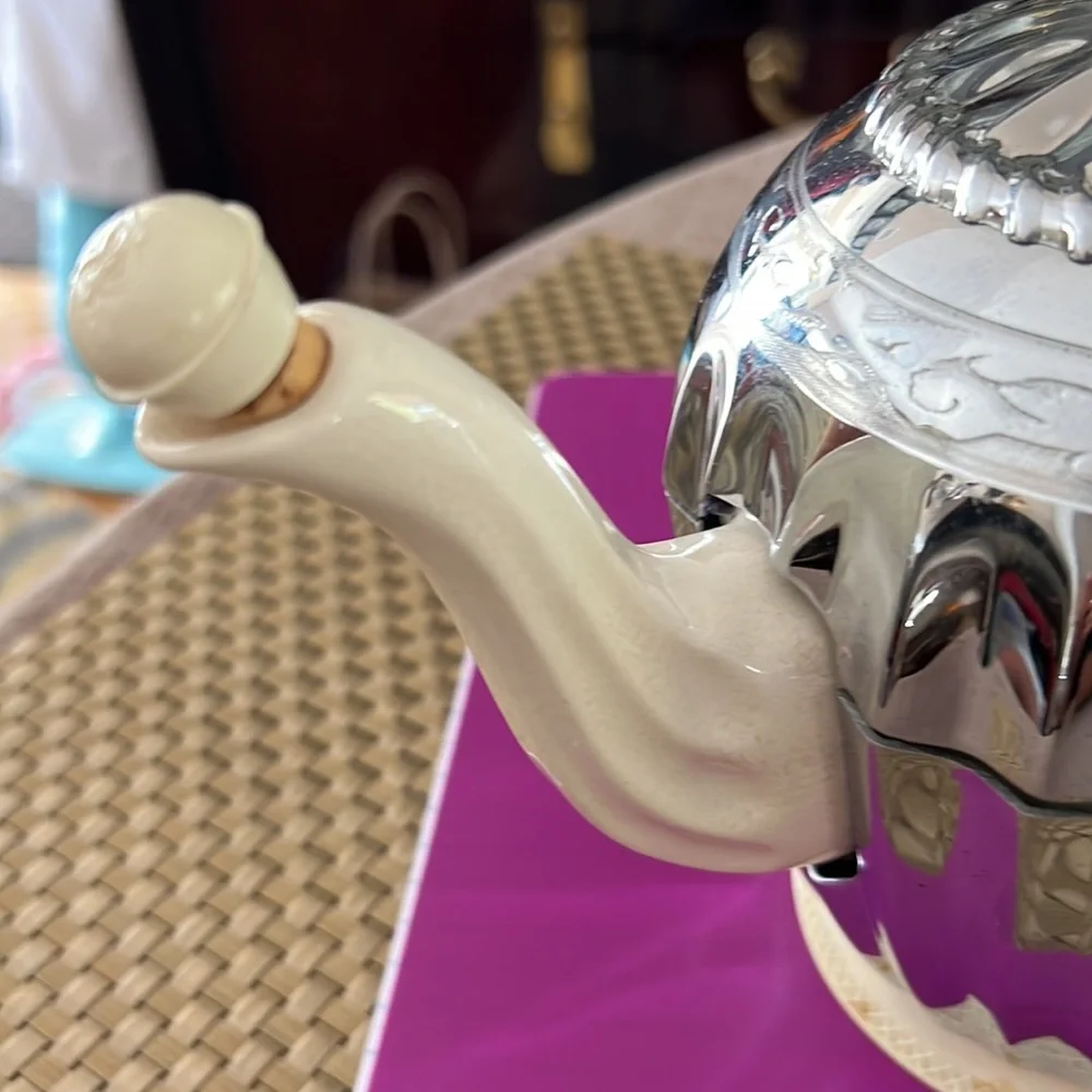 TEA POT - Picture 3 of 8